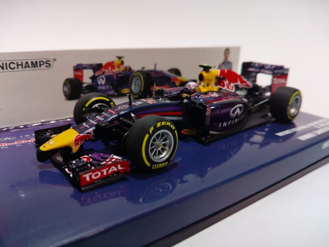 ミニカー MINICHAMPS 1/43 RB10 D. Ricciardo 2014
