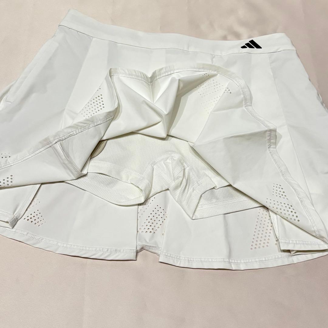 新品adidas ゴルフ　モックネックニット　パンチングプリーツスカート　爽やか