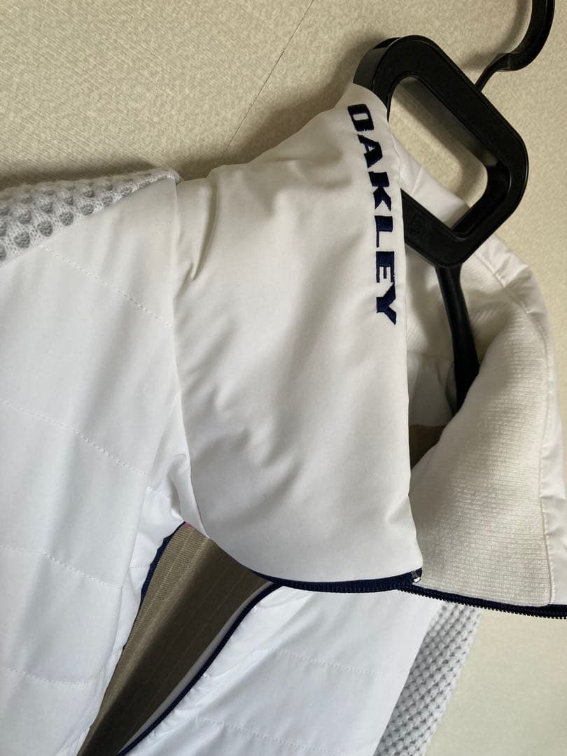 今夜も一休み様Oakley ホワイト ジャケット フルジップ ゴルフ L
