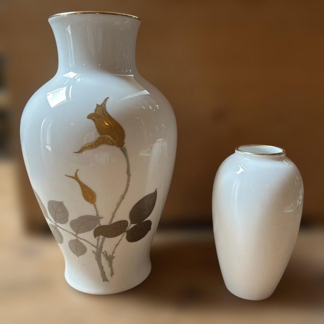 ホワイト花瓶セット 金色の花模様　2個