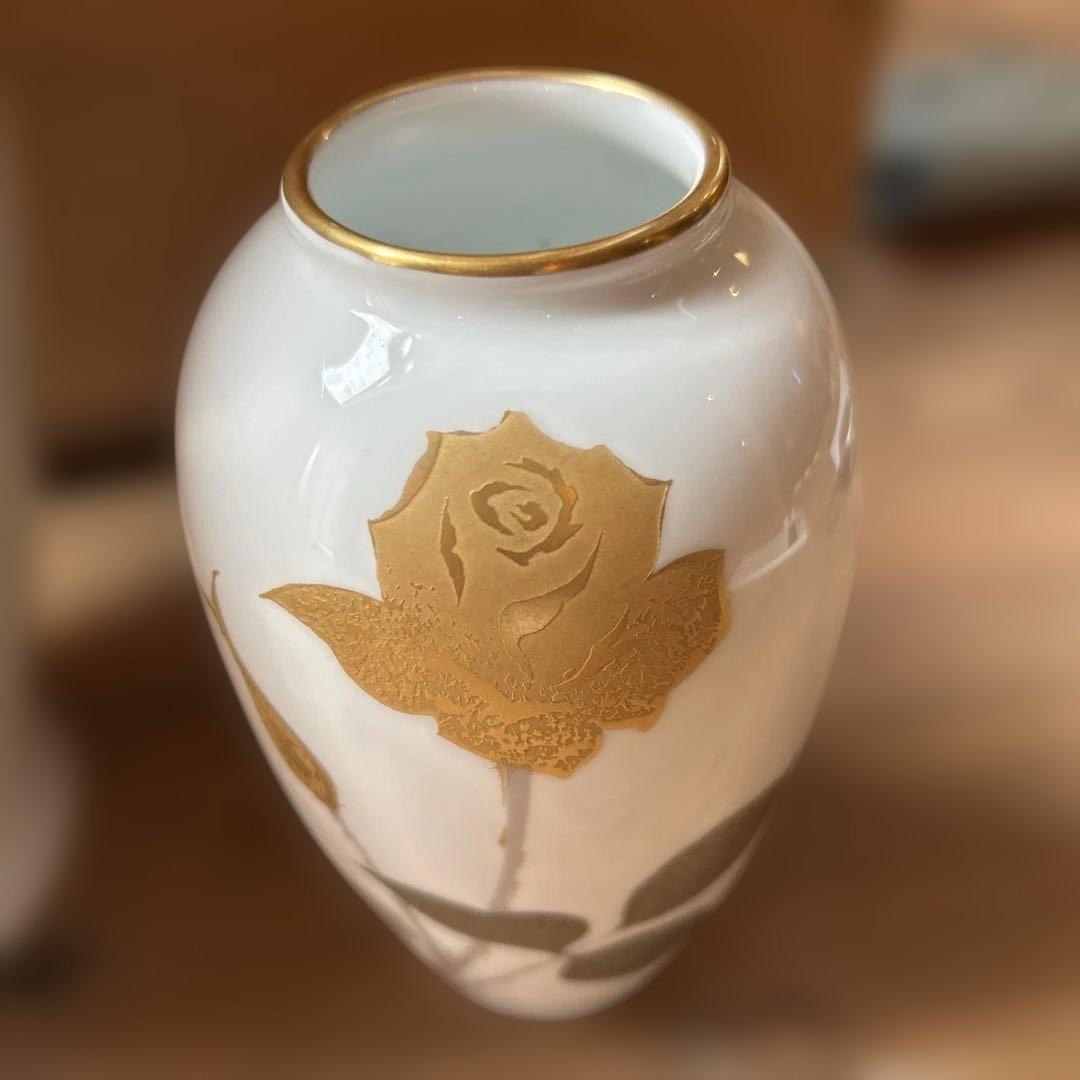 ホワイト花瓶セット 金色の花模様　2個