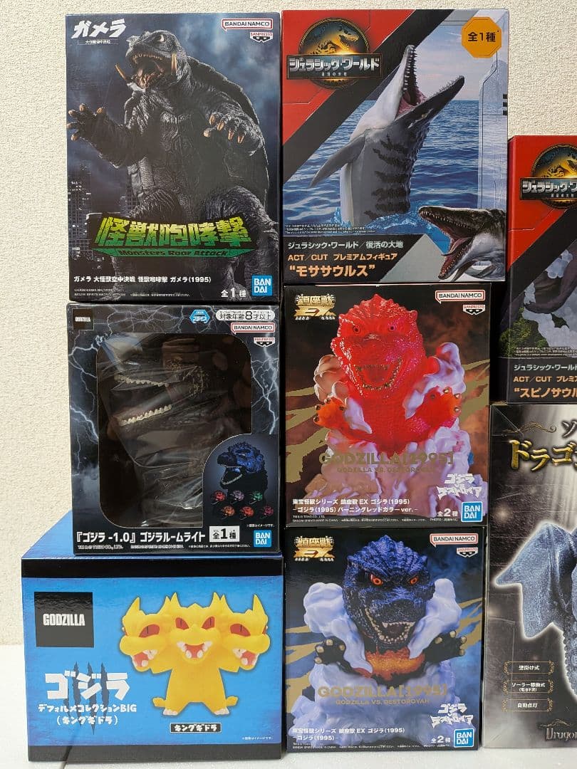 怪獣、恐竜、ドラゴンのプライズフィギュアなど10個まとめ売り