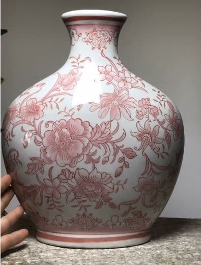 青花磁 赤牡丹紋扁口花瓶。芸品 美術品 置物 コレクション品 中国花瓶 景徳鎮