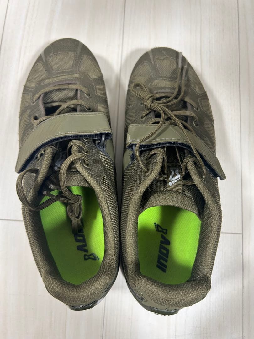 inov-8 トレーニングシューズ オリーブグリーン