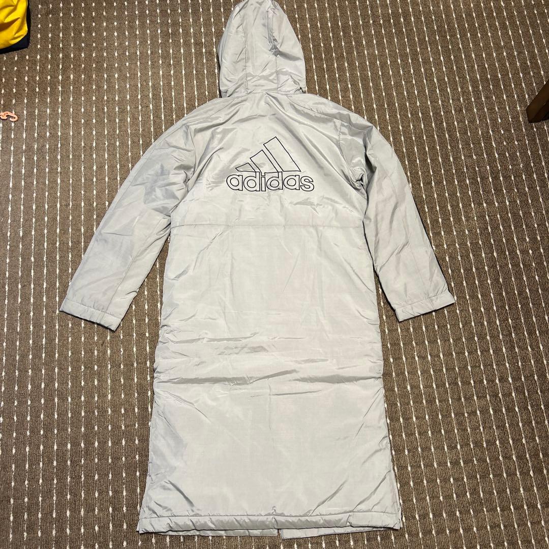 未使用品‼️adidasベンチコート光沢のあるグレー