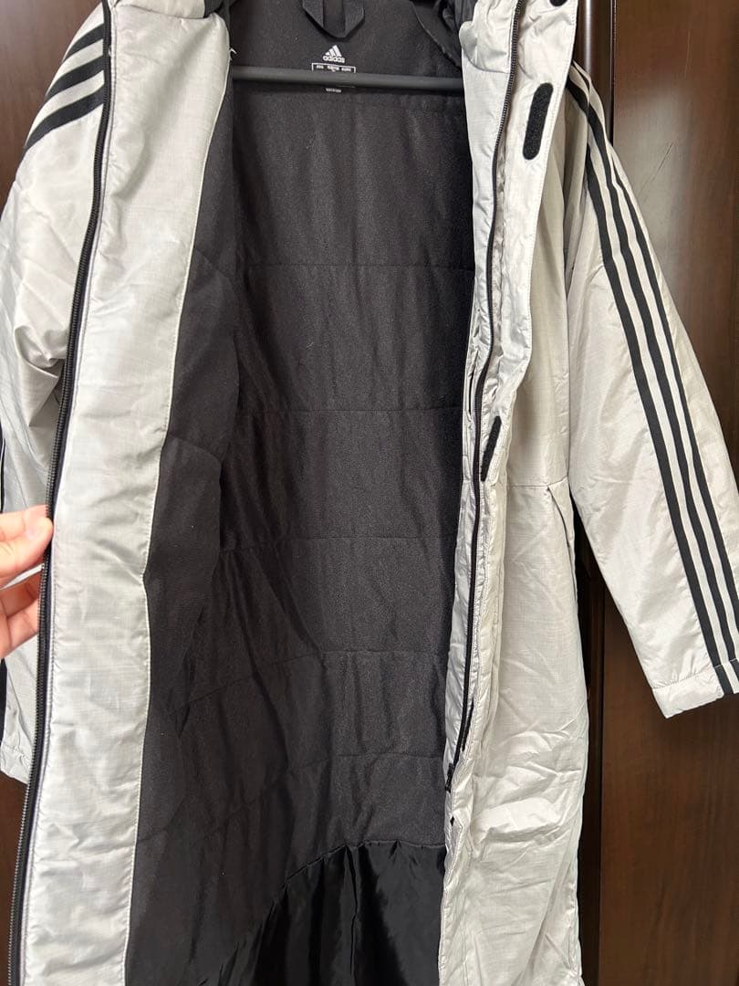 未使用品‼️adidasベンチコート光沢のあるグレー