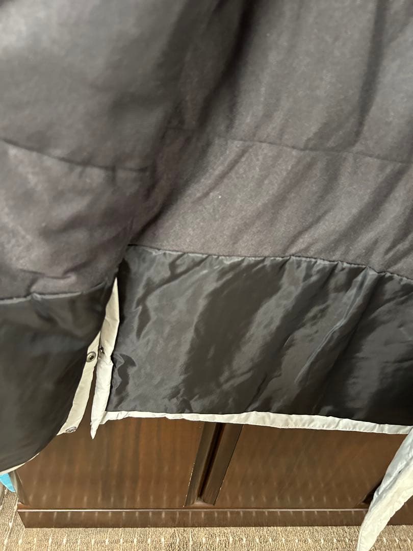 未使用品‼️adidasベンチコート光沢のあるグレー