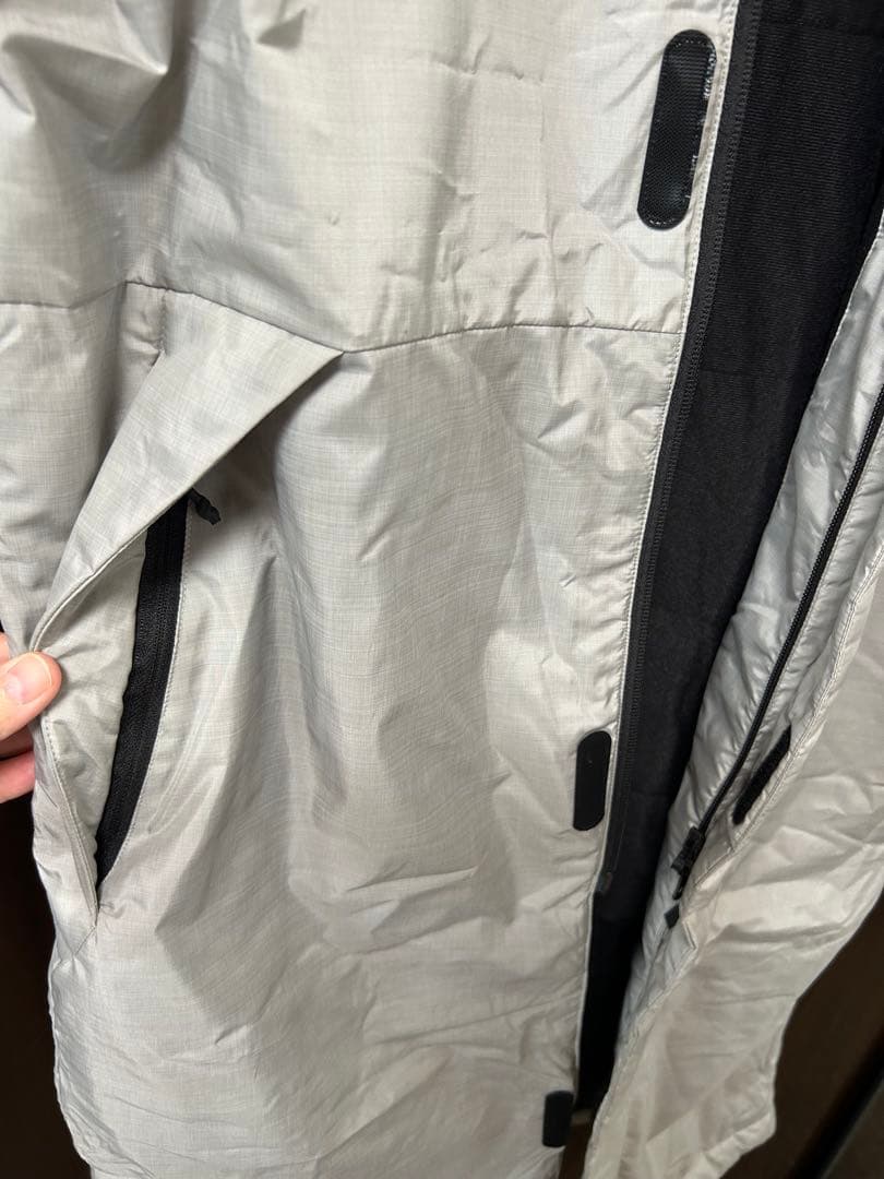 未使用品‼️adidasベンチコート光沢のあるグレー
