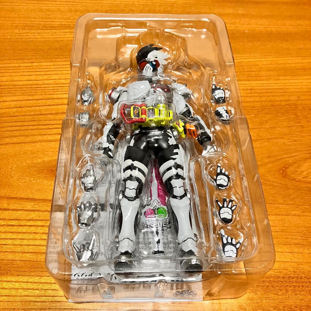 S.H.フィギュアーツ 仮面ライダーゲンム ゾンビアクションゲーマーレベルX-0