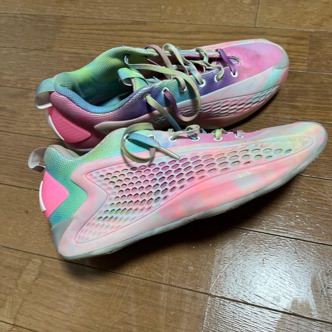 adidas バスケットシューズ 多色使い