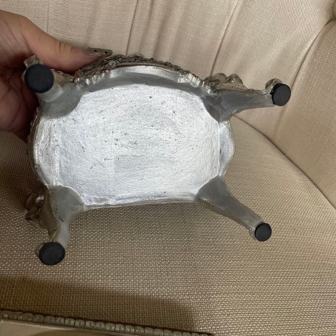 少し古い小物入れ
