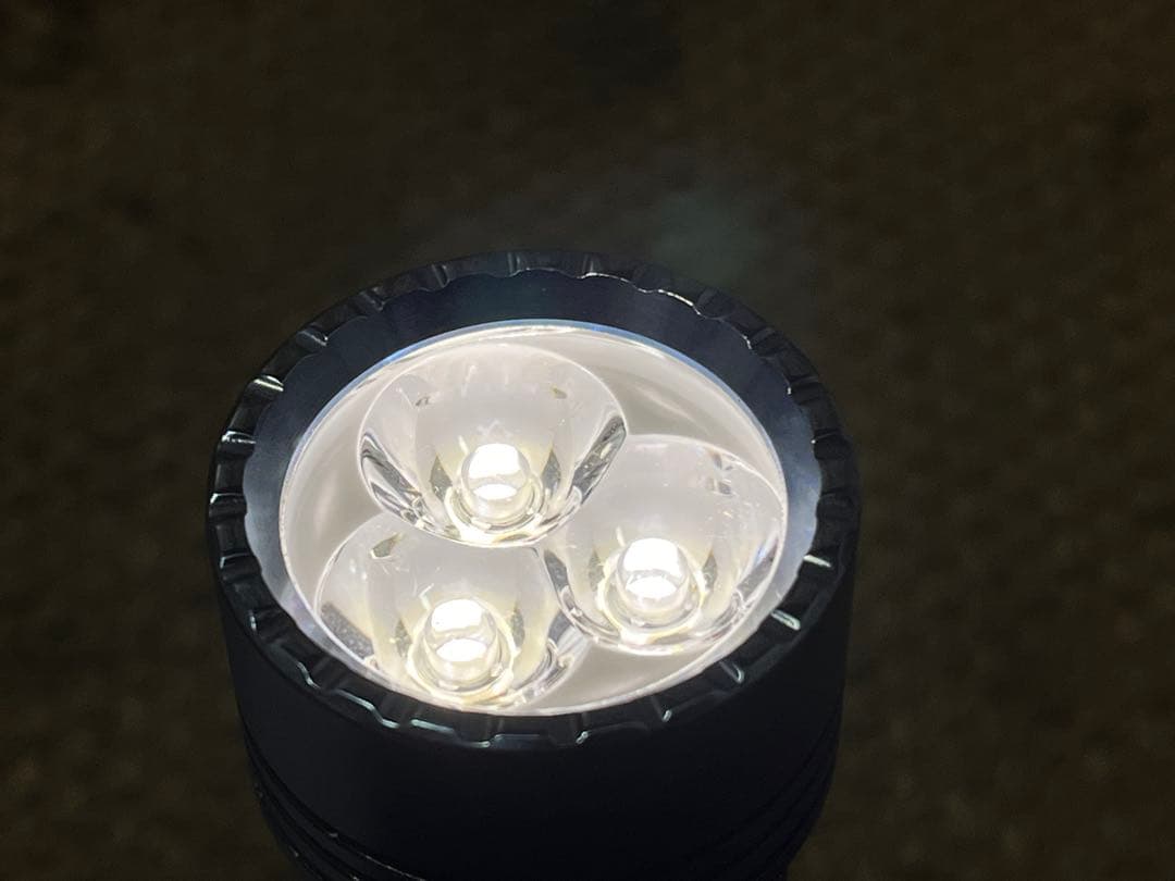 Olight Seeker 2 Pro 懐中電灯