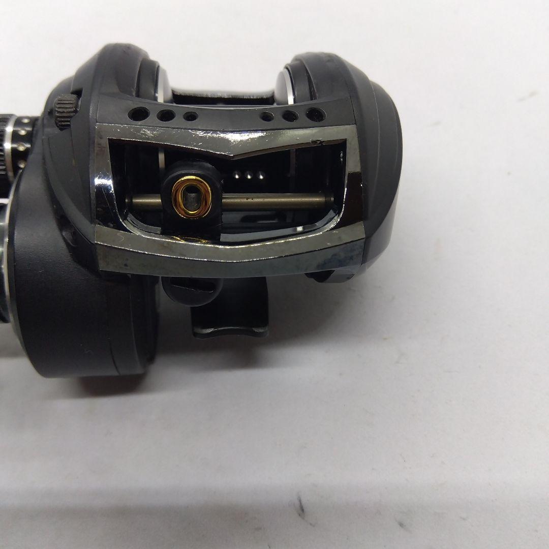 アブガルシア レボMGX-SHS 右ハンドル ベイトリール 中古品
