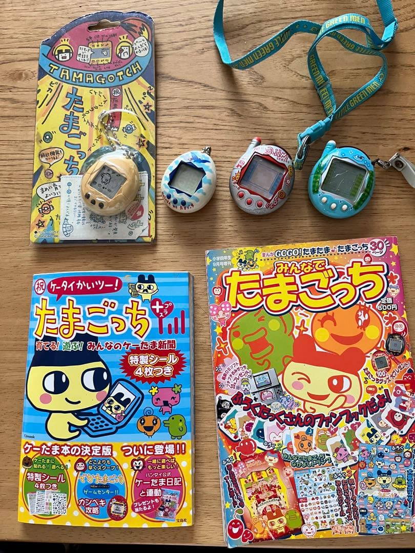 動作確認済　初代たまごっち本体4個　攻略本2冊　平成レトロ　たまごっちプラス