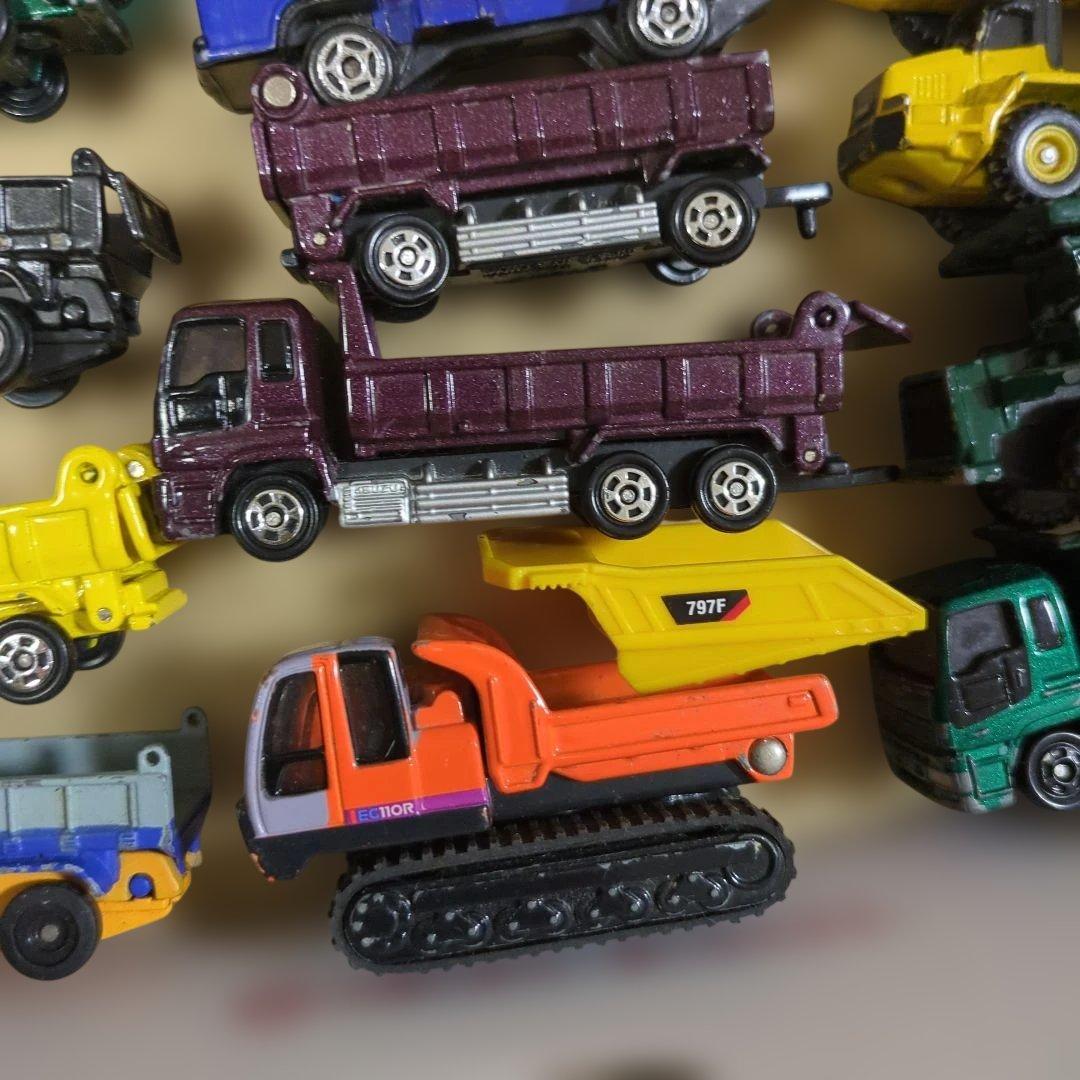 憧れのダンプカー　ミニカー 14台セット　おまけ付き
