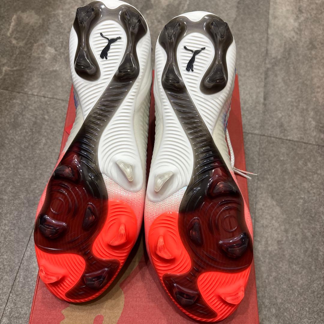 PUMA プーマ サッカースパイク FUTUREシリーズ ホワイト系　FG