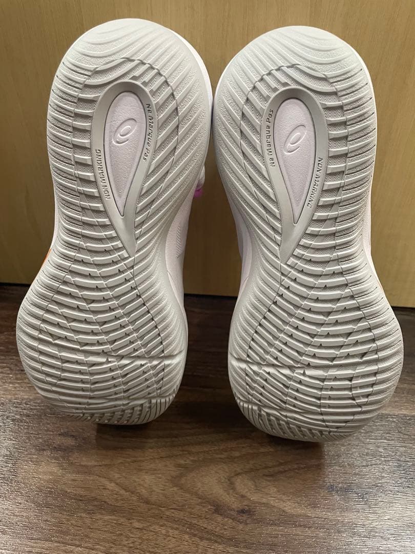 シューズ(男性用) NOVA SURGE LOW 2 25cm