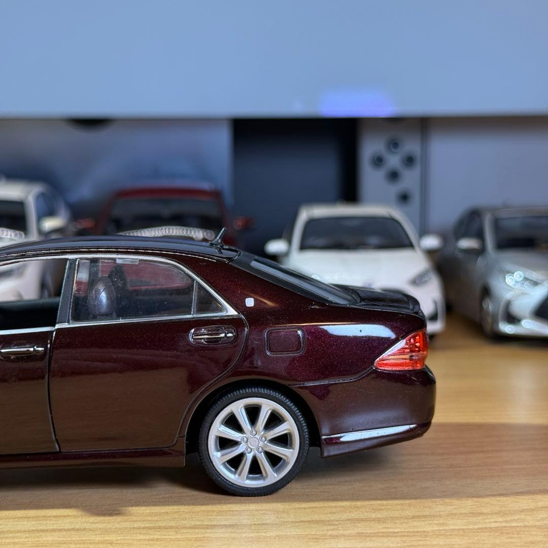 【非売品】トヨタ クラウン 200系 カラーサンプルミニカー 1/30
