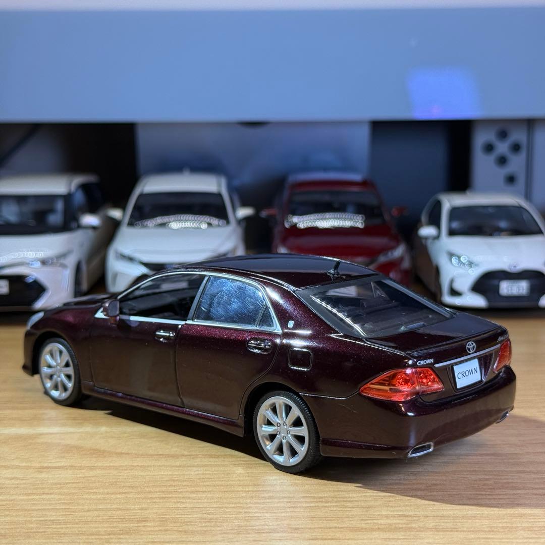 【非売品】トヨタ クラウン 200系 カラーサンプルミニカー 1/30