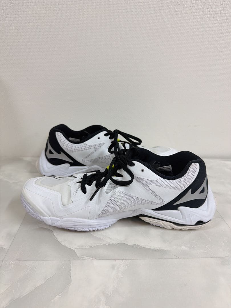 Mizuno バレーボールシューズ　ウエーブライトニング Z8 25.5