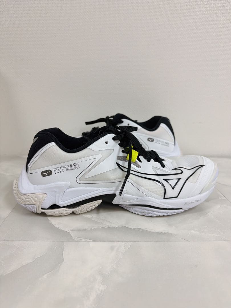 Mizuno バレーボールシューズ　ウエーブライトニング Z8 25.5