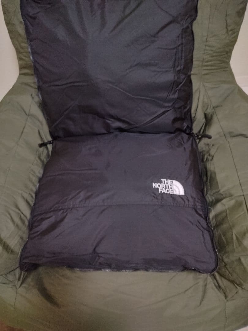 美品THE NORTH FACE ブラッククッション