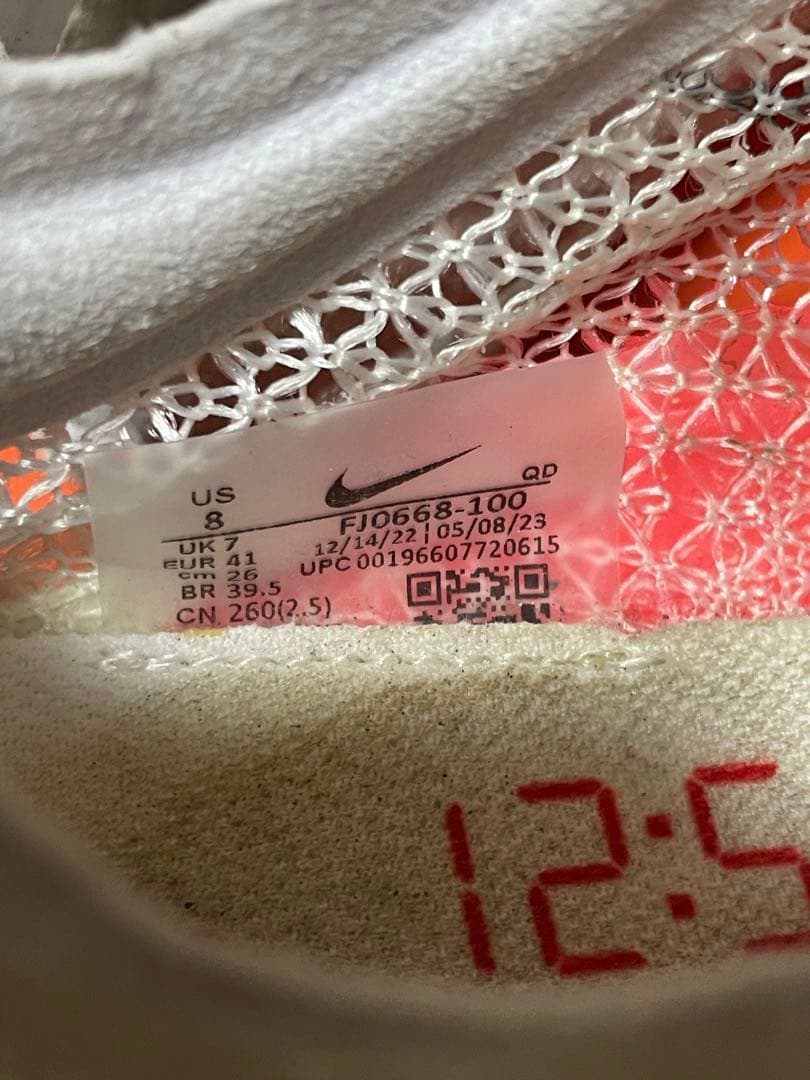 NIKEエアズームヴィクトリー　モアアップテンポ