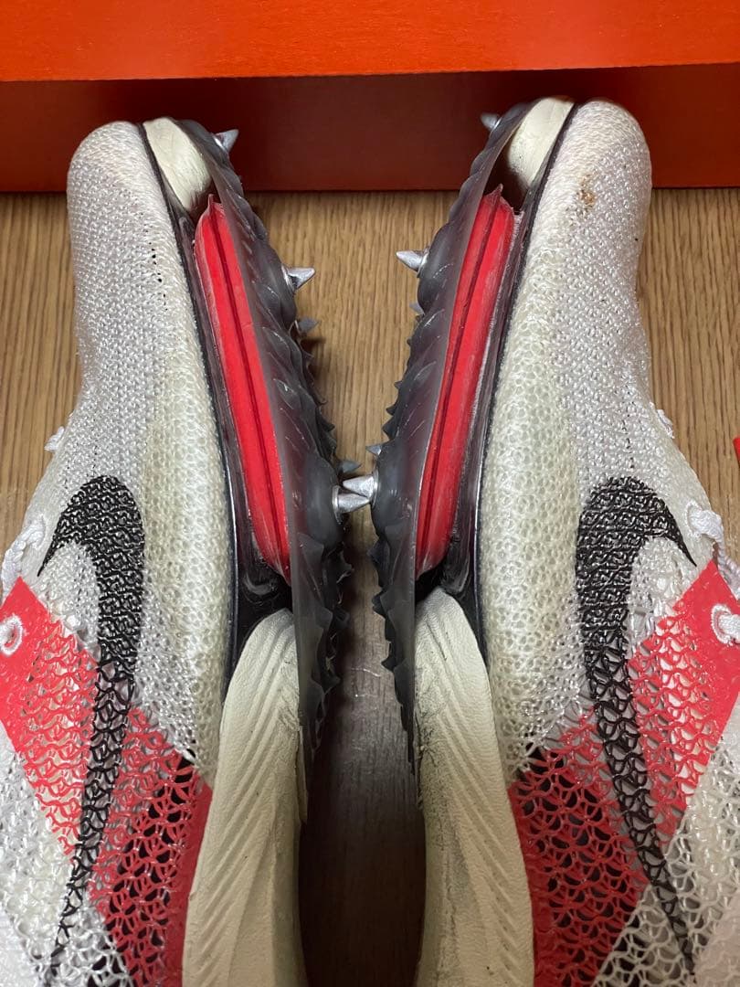 NIKEエアズームヴィクトリー　モアアップテンポ