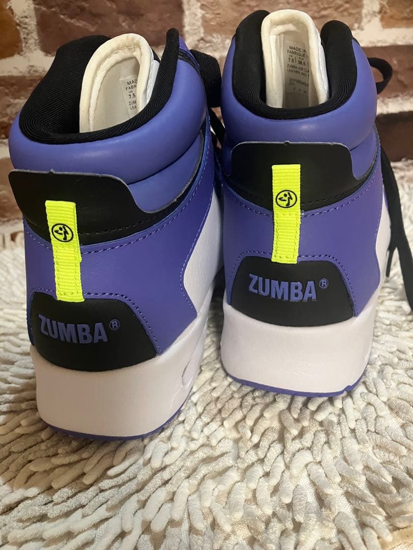 正規品　美品ZUMBAシューズ