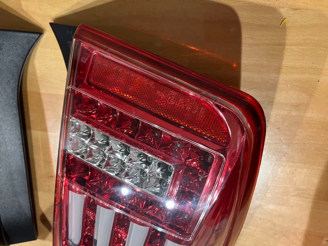 プリウス　30 ヴァレンティ　LED スモークテールランプ　左右セット