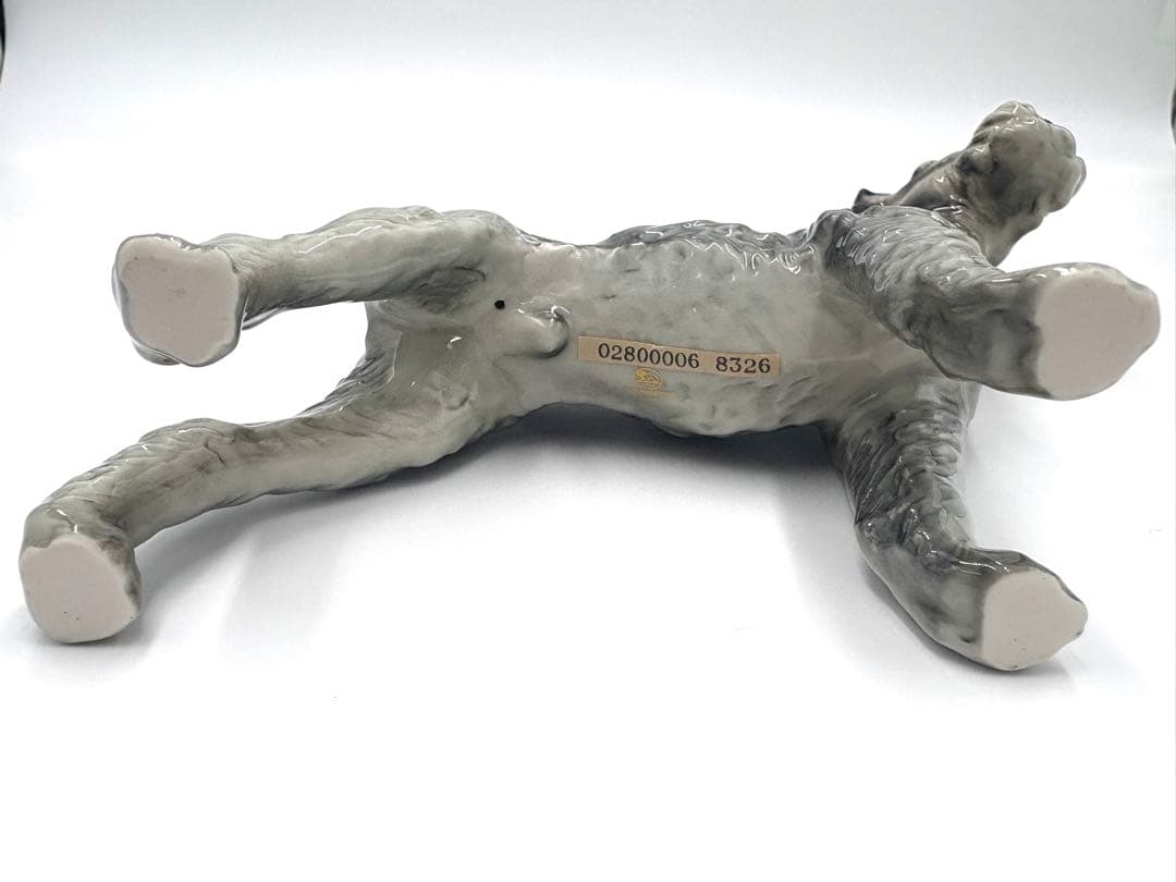 HUTSCHENREUTHERフッチェンロイター　シュナウザー犬フィギュリン置物