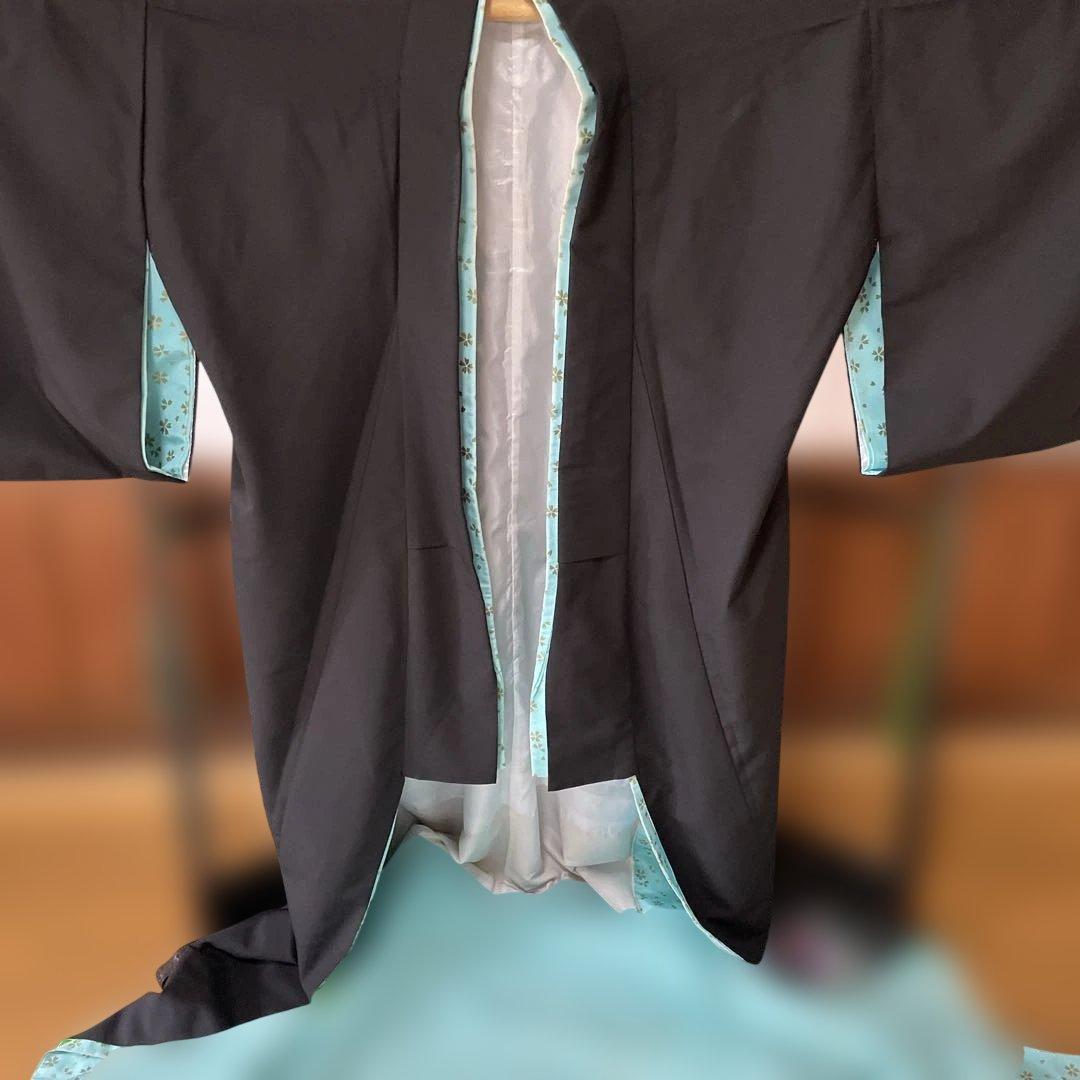 日本舞踊　大衆演劇　　裾引き　花柄刺繍の黒い踊り衣装