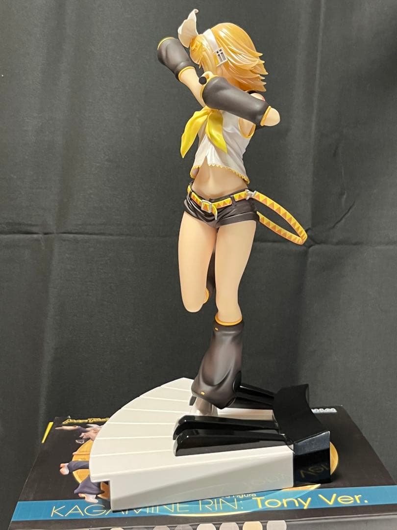鏡音リンTony Ver. 1/7スケール　フィギュア