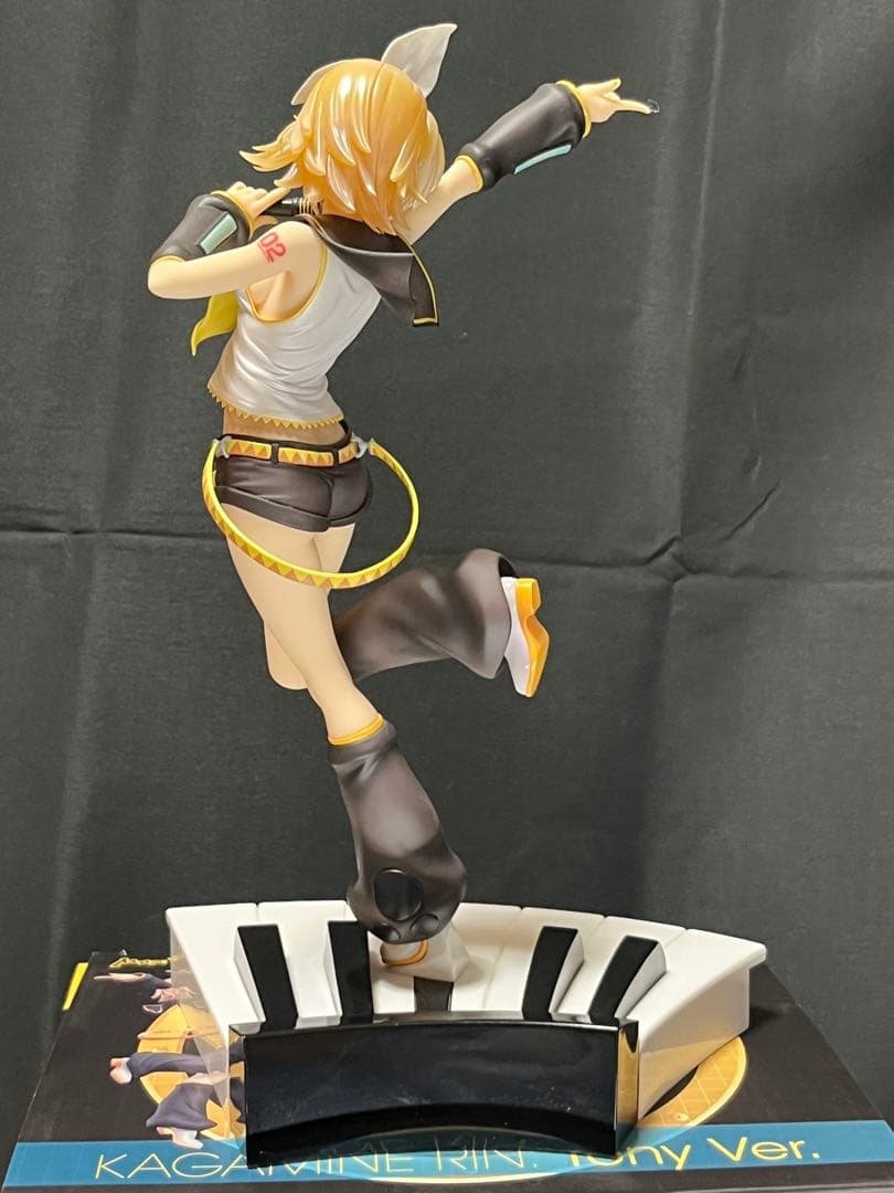 鏡音リンTony Ver. 1/7スケール　フィギュア