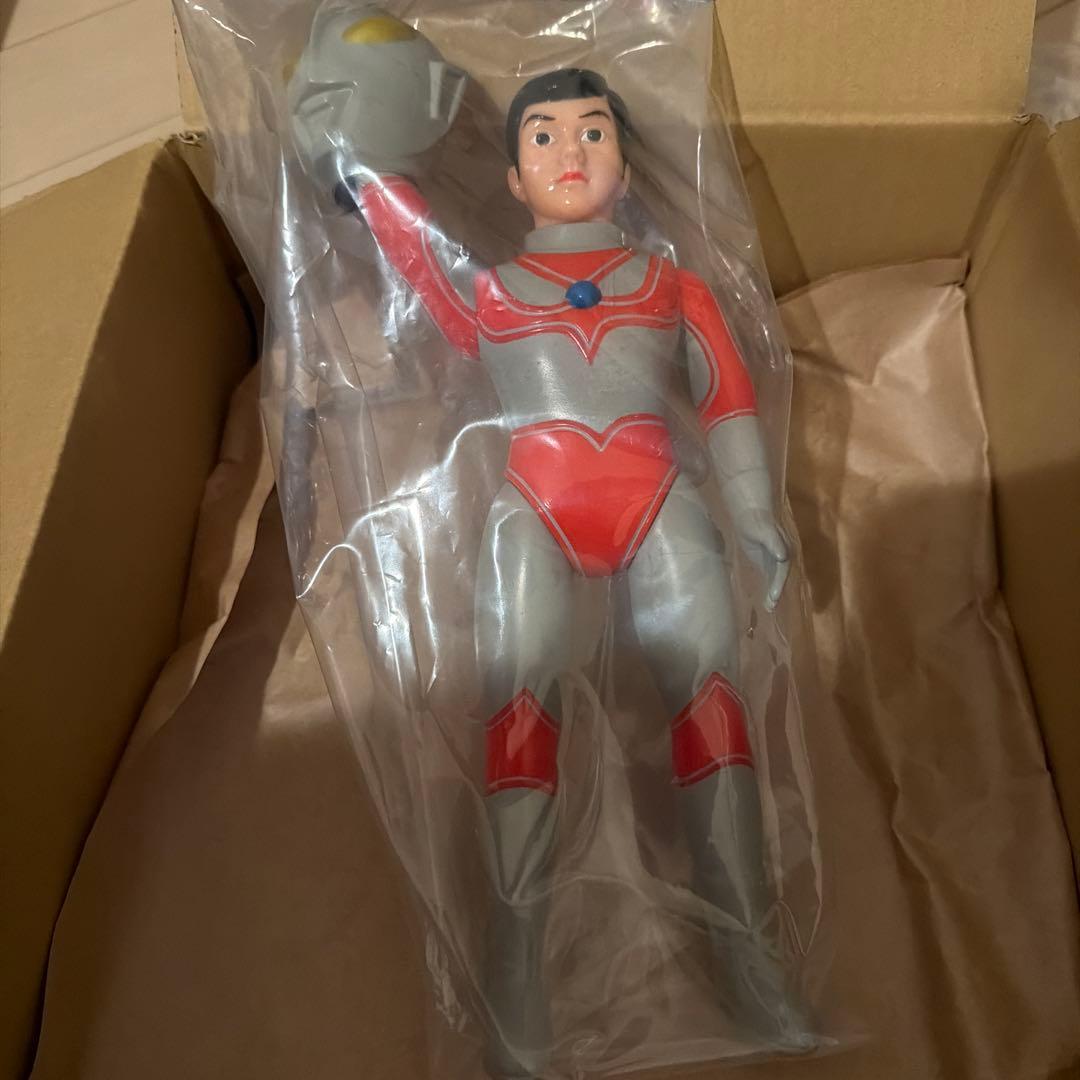 ブルマァク 帰ってきたウルトラマン レトロカラー ソフビ　墓場の画廊