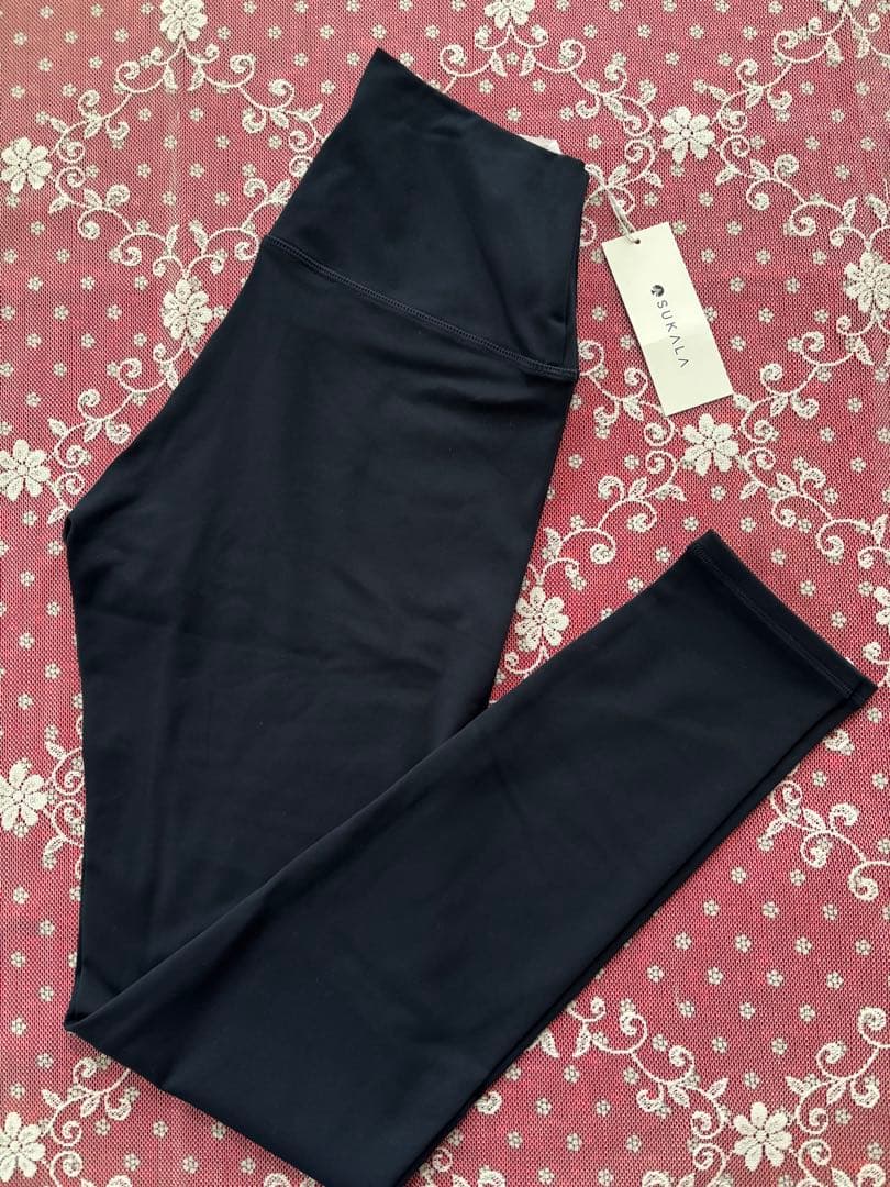 ✨新品未使用✨SUKALA ベーシックレギンス☆Mサイズ☆ネイビー LAVA