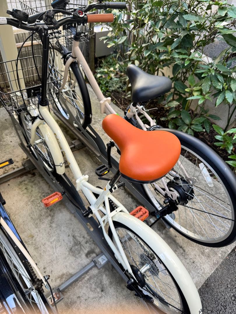折りたたみ自転車 クリーム色 オレンジサドル