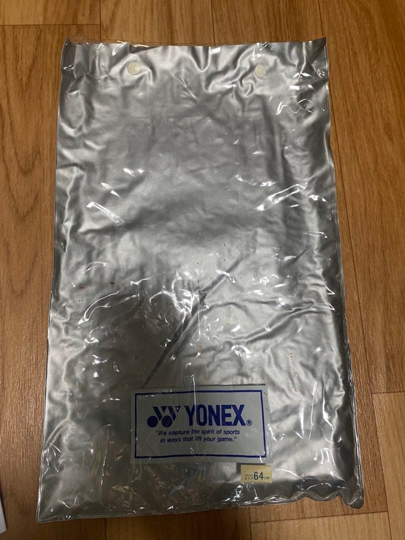 YONEX ホワイト プリーツスカート ウエスト64 旧ロゴ　ホツレ少し