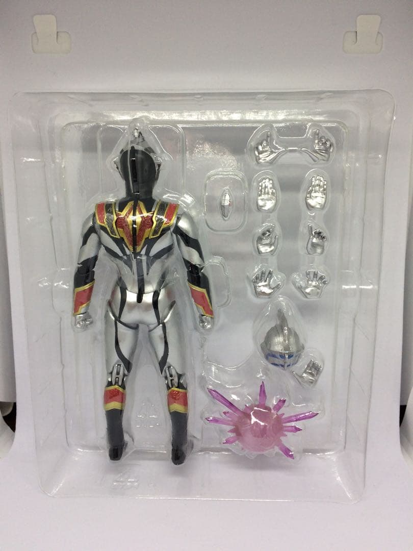 ウルトラマントリガー　フィギュアーツ イーヴィルトリガー