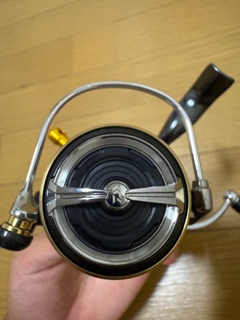 リール 20LUVIAS LT2500