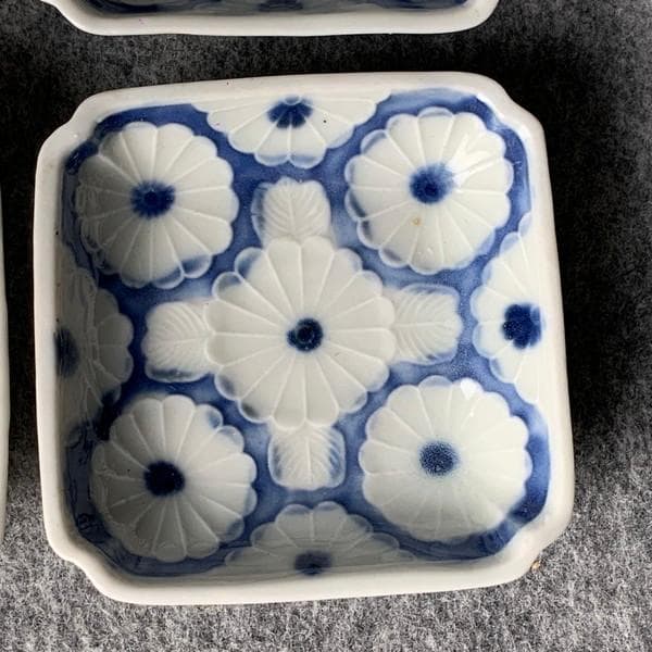 染付陽刻菊文手塩皿4枚[B34451]