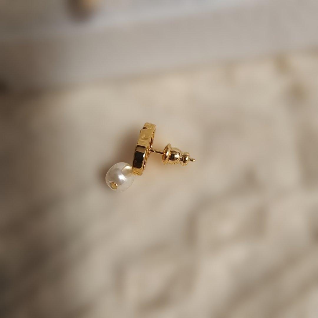 DIOR ゴールド パール ピアス