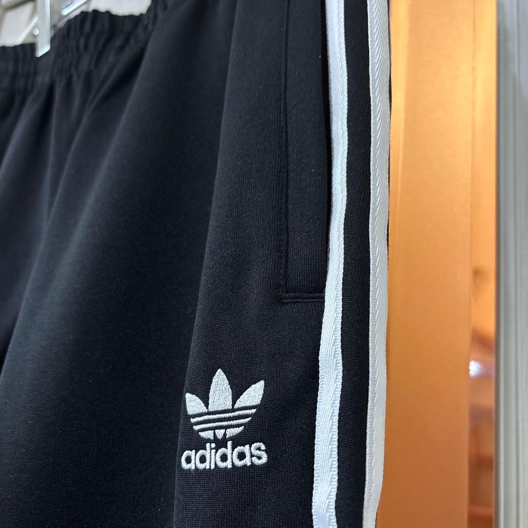 adidas ブラック ジャージパンツ