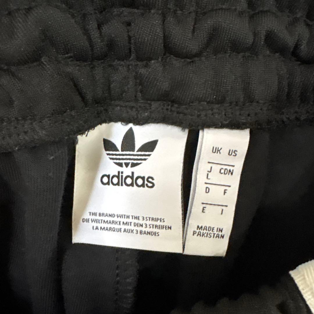 adidas ブラック ジャージパンツ