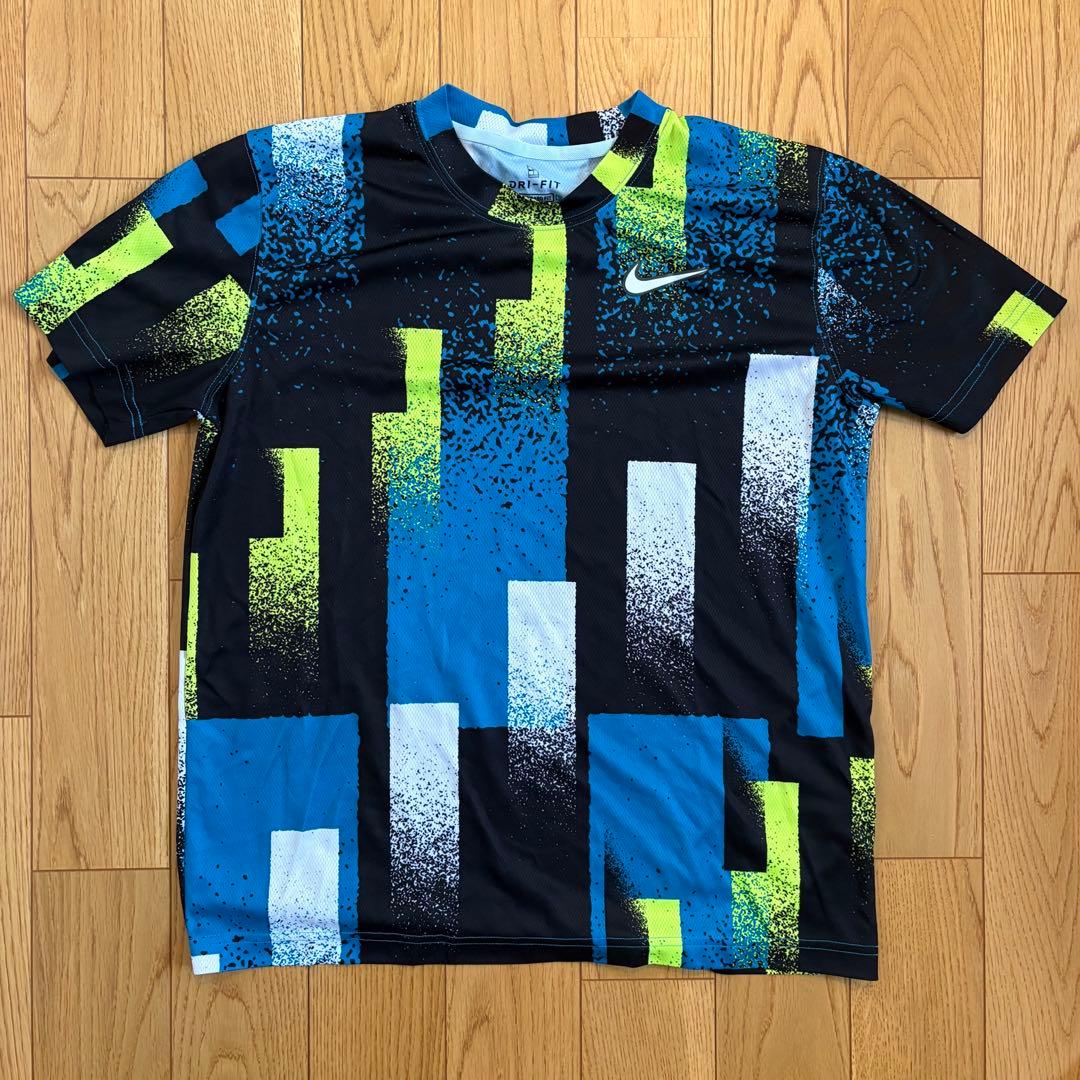【海外限定】Nike court DRI-FIT グラフィックTシャツ M
