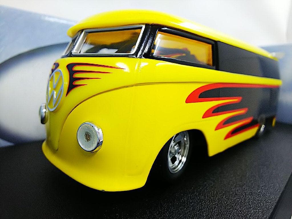 ホットウィール 1/18 フォルクスワーゲンドラッグバス モデルミニカー