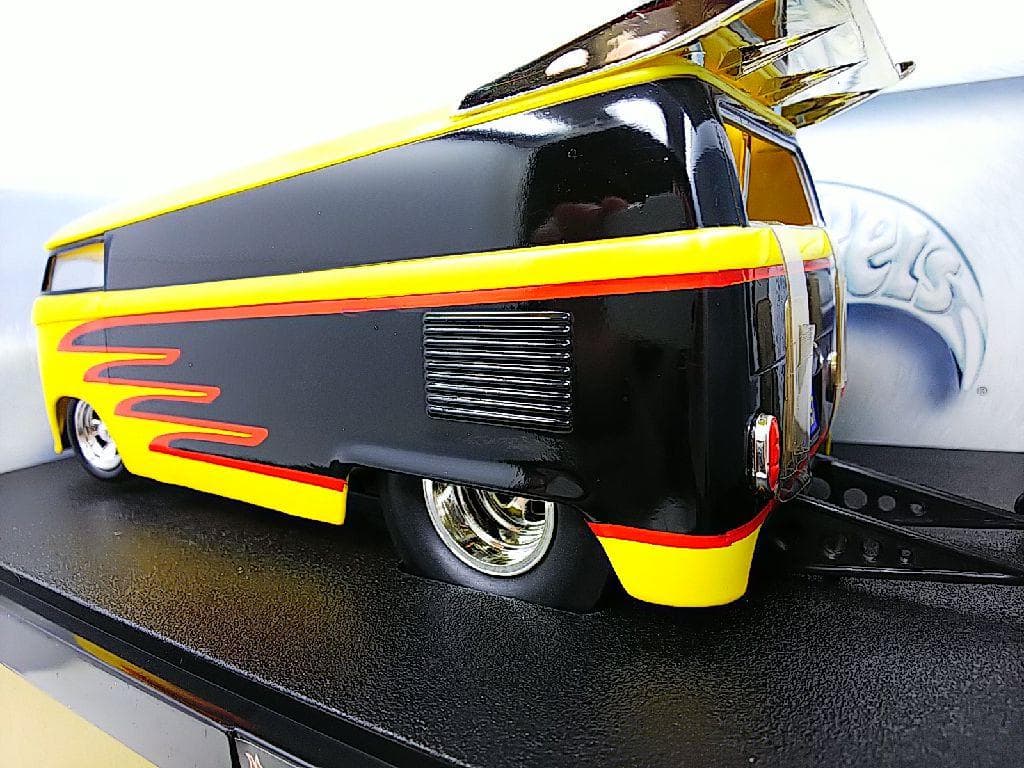 ホットウィール 1/18 フォルクスワーゲンドラッグバス モデルミニカー
