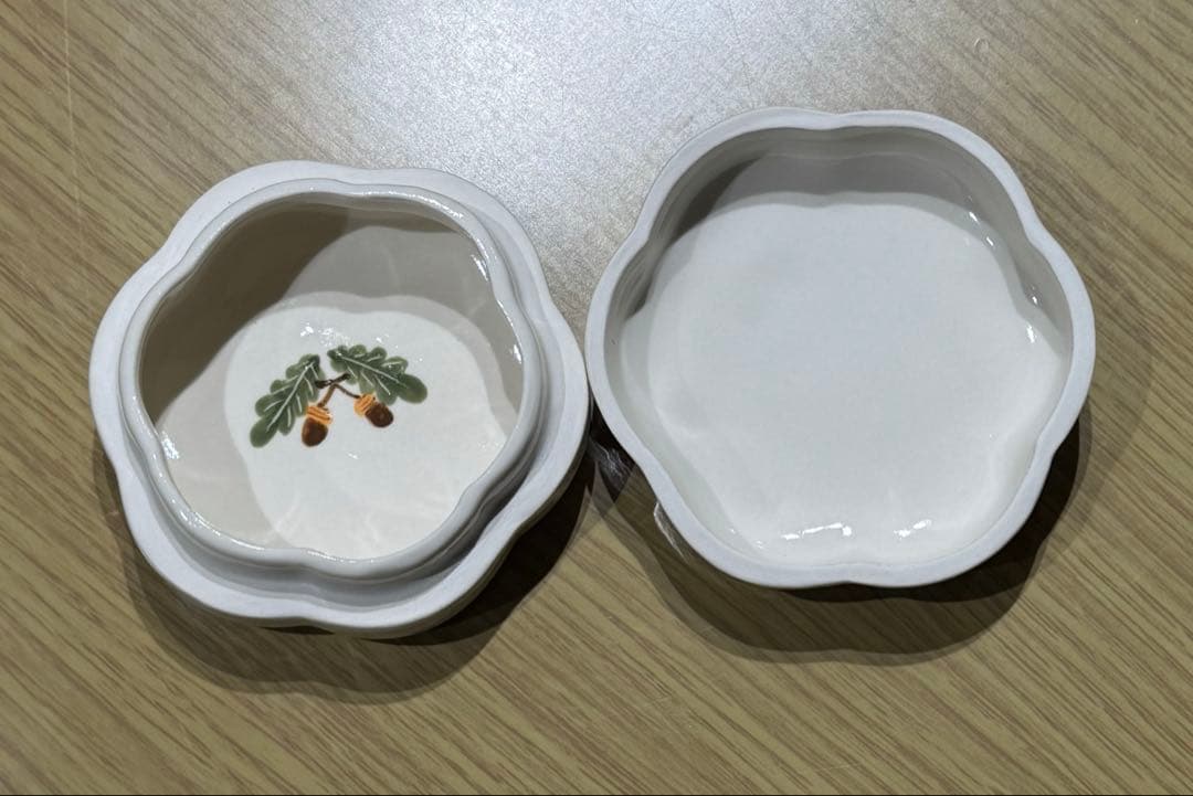 Sugar poppo 蓋物　小物入れ　リス　跳びリス　どんぐり　りす　陶器