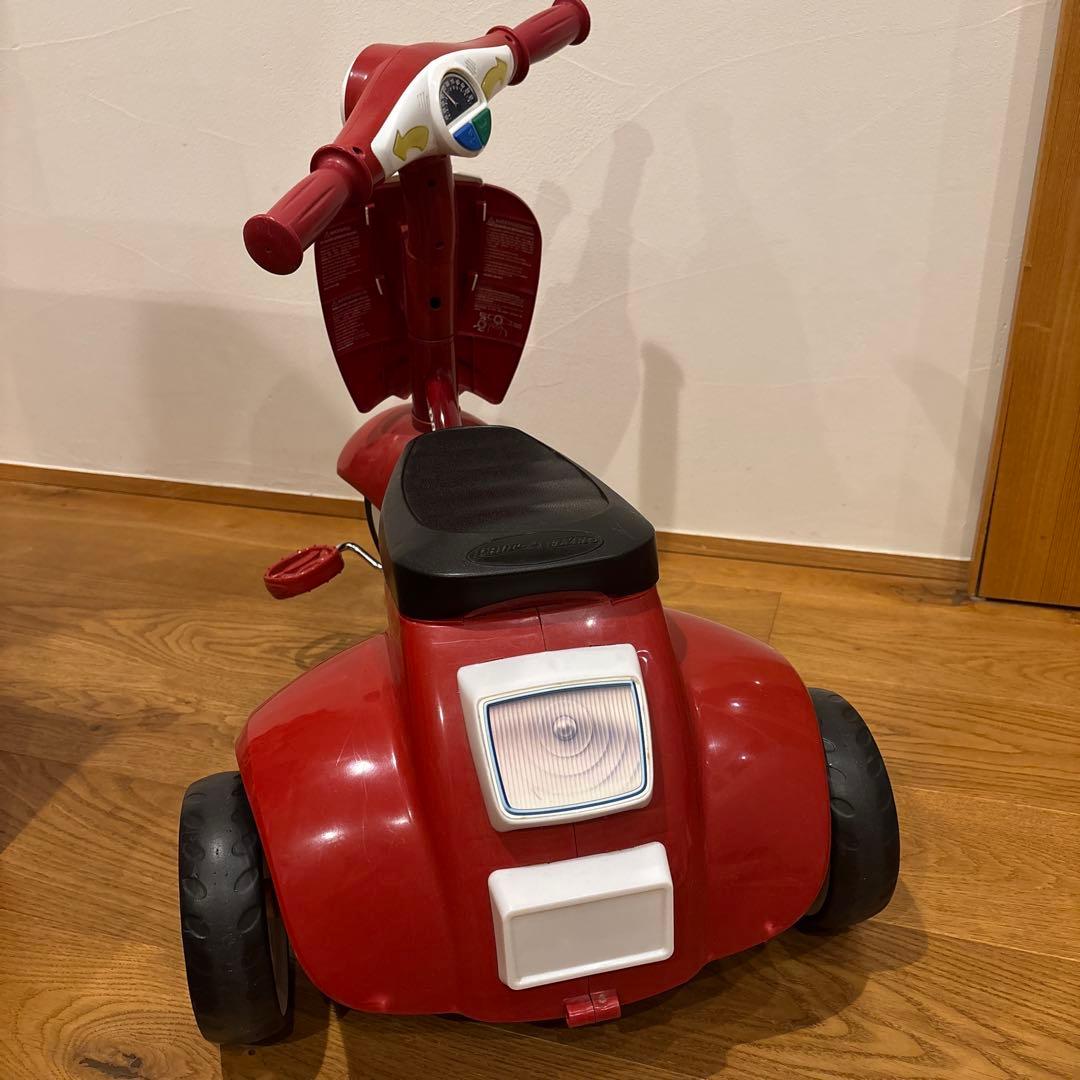 ラジオフライヤー　レトロスクーター　三輪車　RADIO FLYER 赤