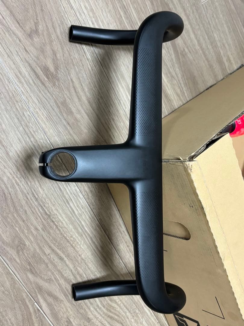 AVRO Gen-1 Cockpit カーボンハンドル ステム一体型